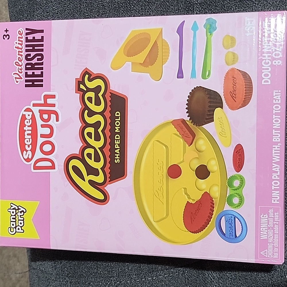 Reese's Scented Dough With Mold Shapes